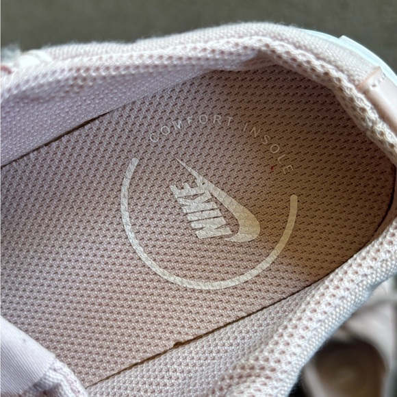 Women’s slip-on Nike shoes. - Picture 6 of 7